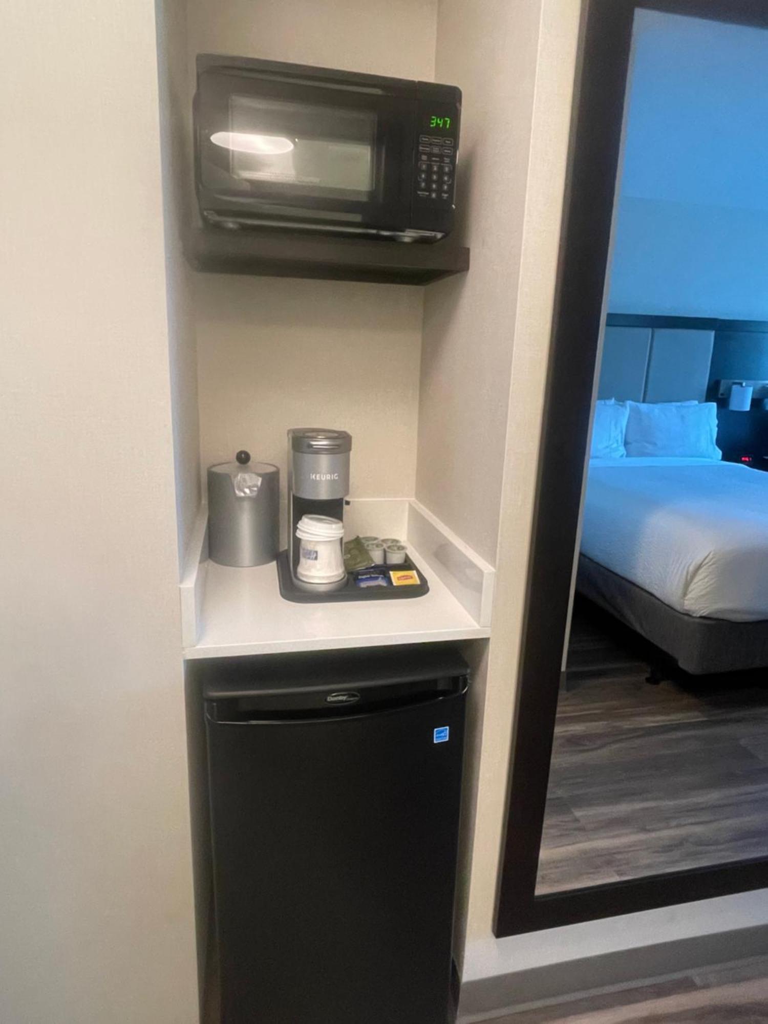 Holiday Inn Express Long Island City E - New York By Ihg Exterior photo